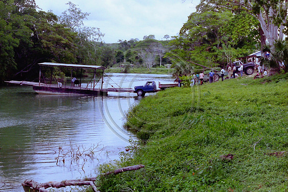 Xuanantunich Ferry, Belize